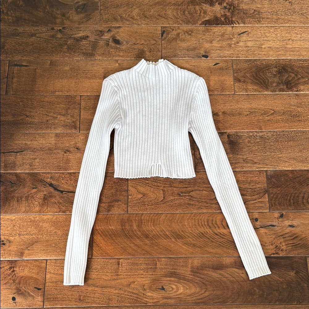 Elegant White Ribbed Women's Top From Edikted